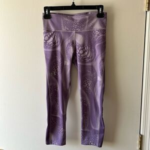 Under Armour Heatgear Crop Compression leggings Size S GUC Purple print